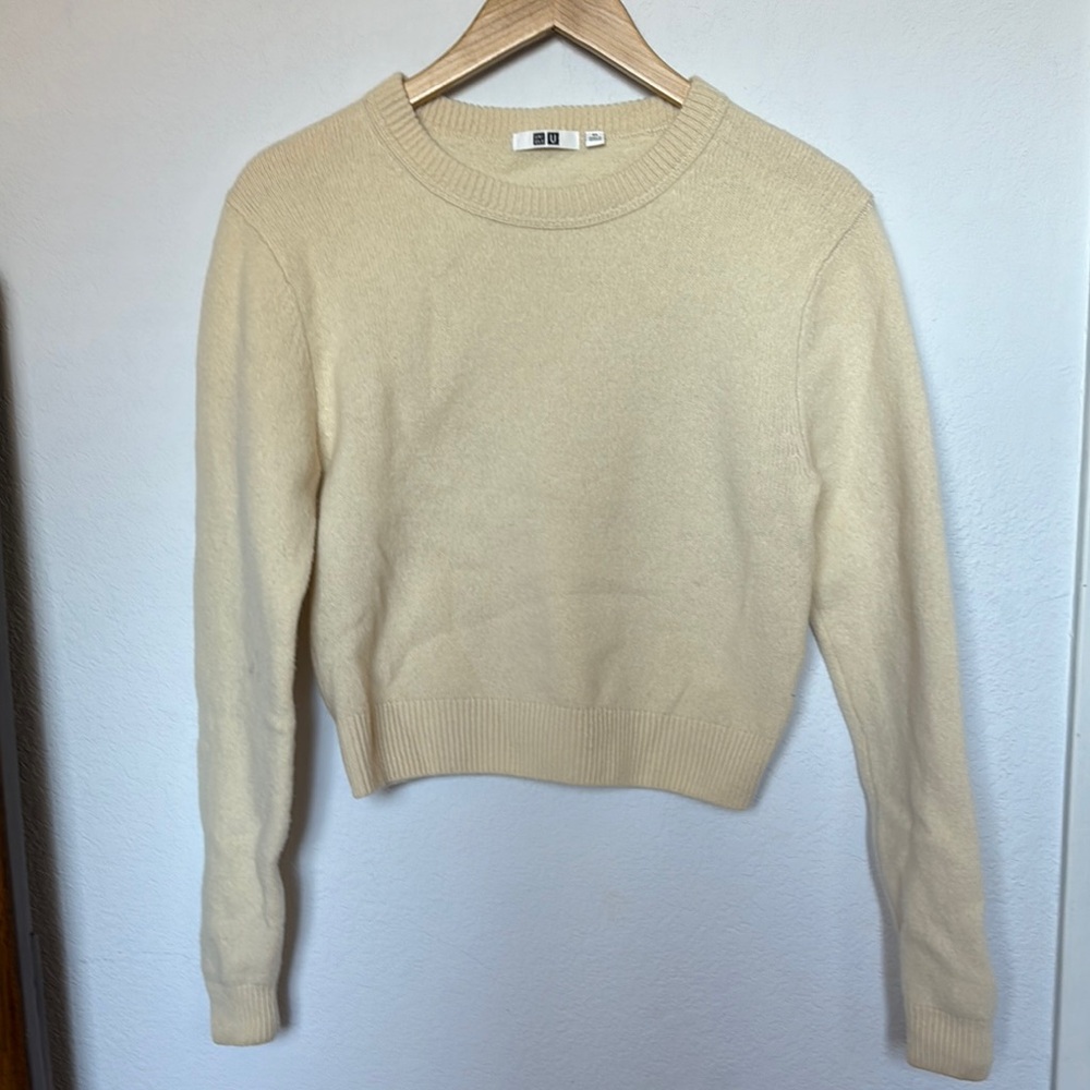 Uniqlo Cream Cropped Sweater